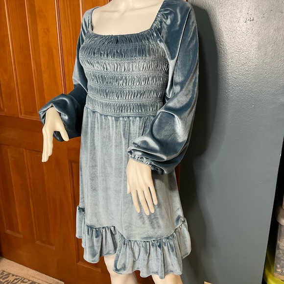 Lauren Conrad NWT’s Velvet Feel Blue Party Dress Long Sleeve Ruffle Hem Sz Large - Picture 15 of 15